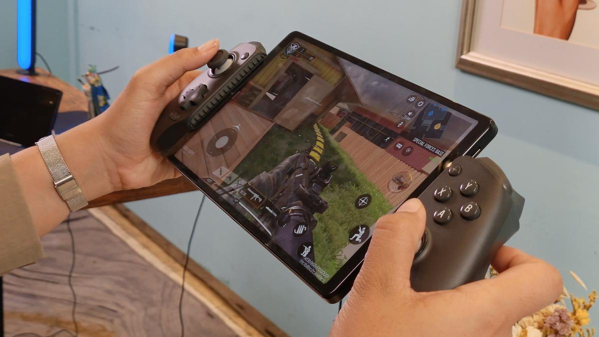Tablet Gaming Performa Tinggi yang Nyaman Digenggam Lenovo Legion Tab